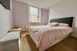 GFF Bedroom - click for photo gallery